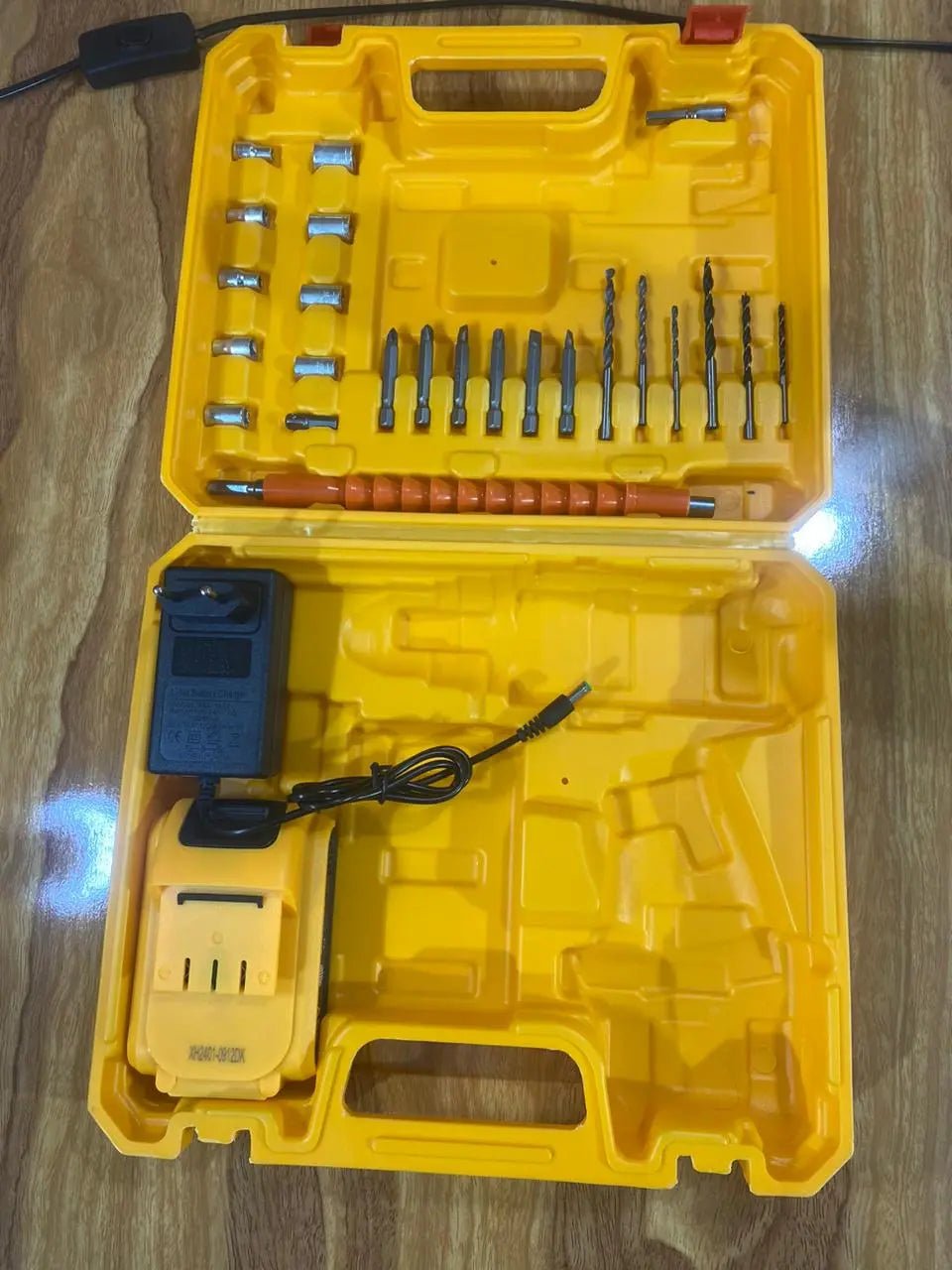 AMAZON LOT 36V ABD DRILL MACHINE AND SCREW DRIVER